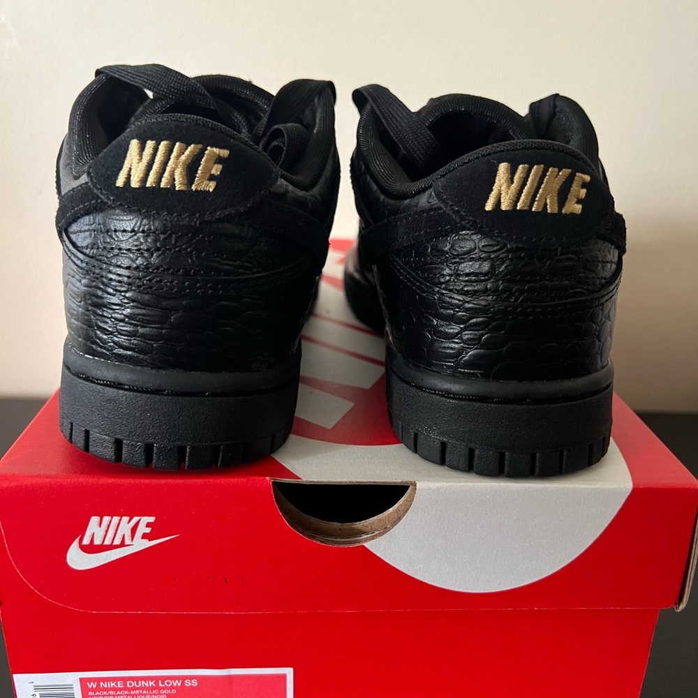 Nike Dunk Low SS Sneakers Black Croc/Metallic Gold HV4388-001 Women’s 7.5 BNIB - Picture 10 of 16